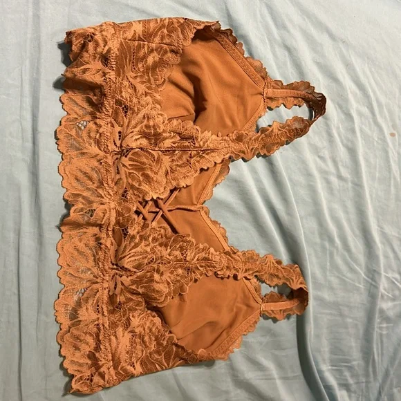 XL Maurice’s bra no padding. Tan. Lace. Elastic under bra area. Pretty. Nice - Picture 8 of 10